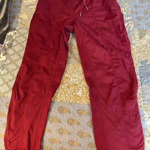 Lululemon dance studio crop pant size 8 EUC!!